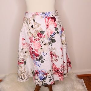 White House Black Market Floral White Skirt Sz 6